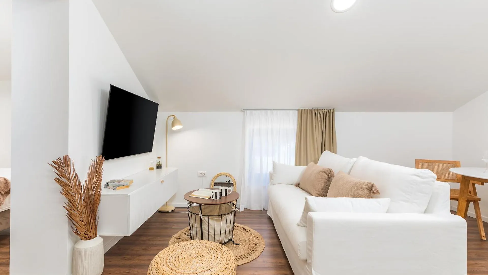 Travel Station Apartment Pula 0*,  Croatia