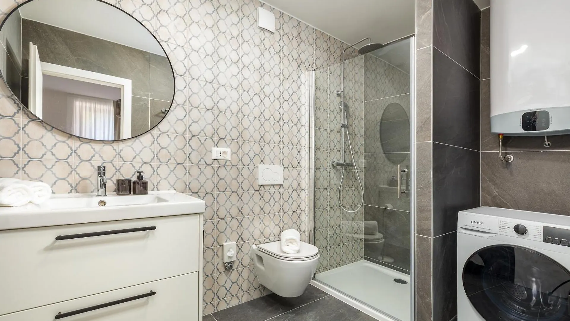 Travel Station Apartment Pula 0*,  Croatia