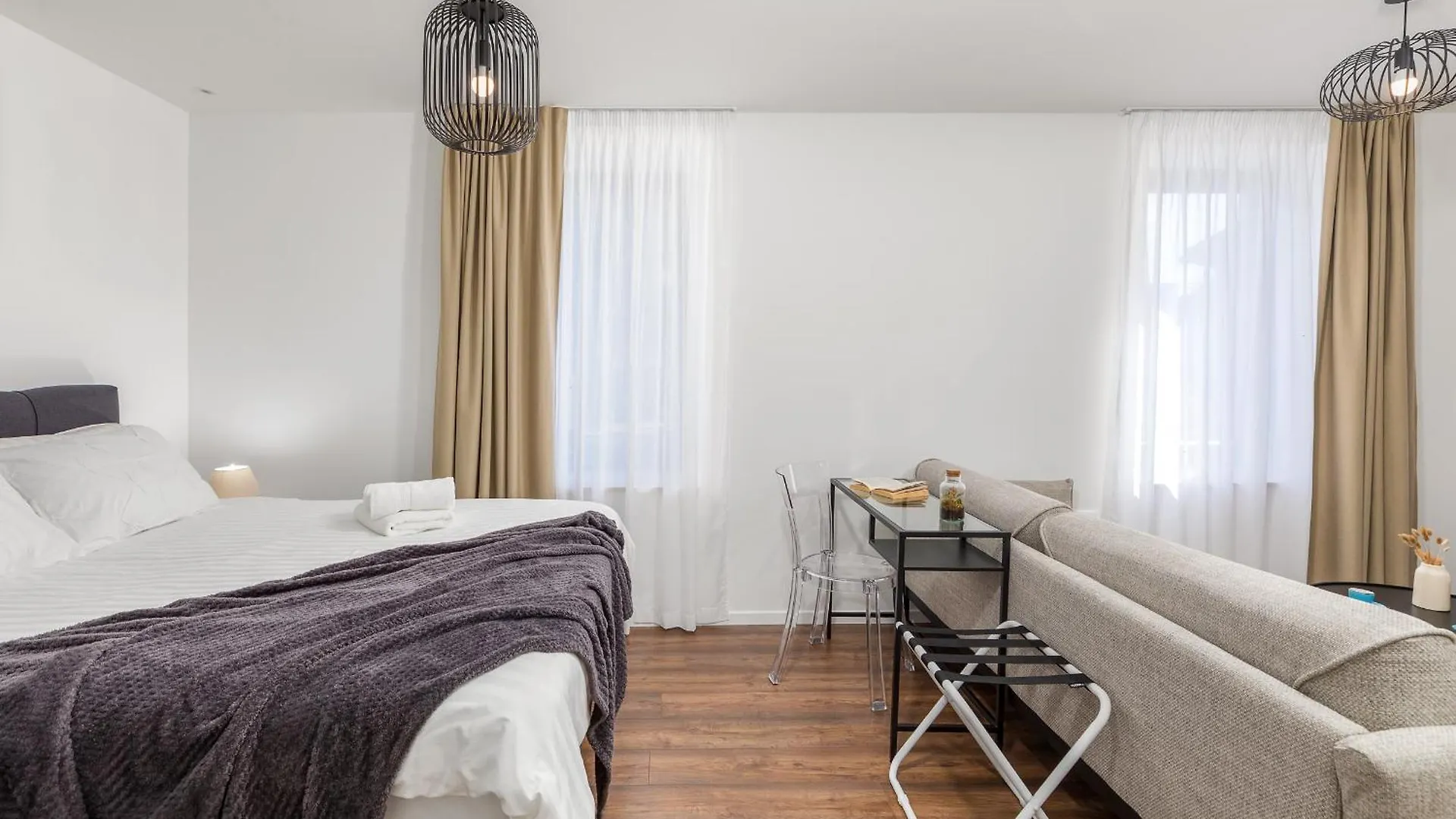 Travel Station Apartment Pula 0*,  Croatia